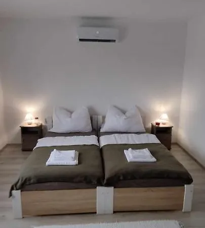 Pinces Vendeghaz Apartament *